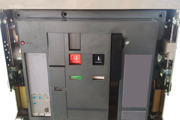 4000A vacuum circuit breaker product image